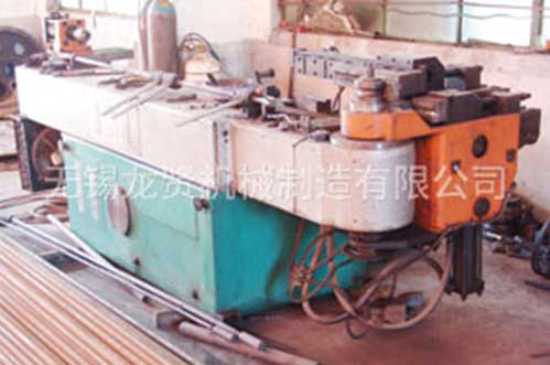 彎管機